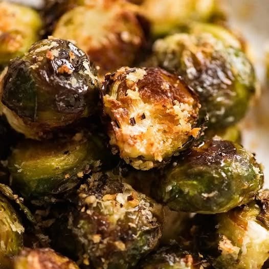 CRISPY Parmesan Roasted Brussels Sprouts (addictive!)